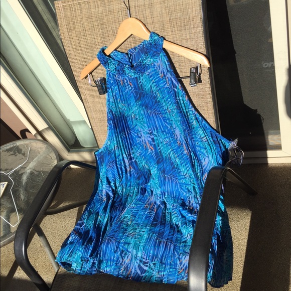 Stunning Pleated Top, peacock colors - Picture 5 of 5